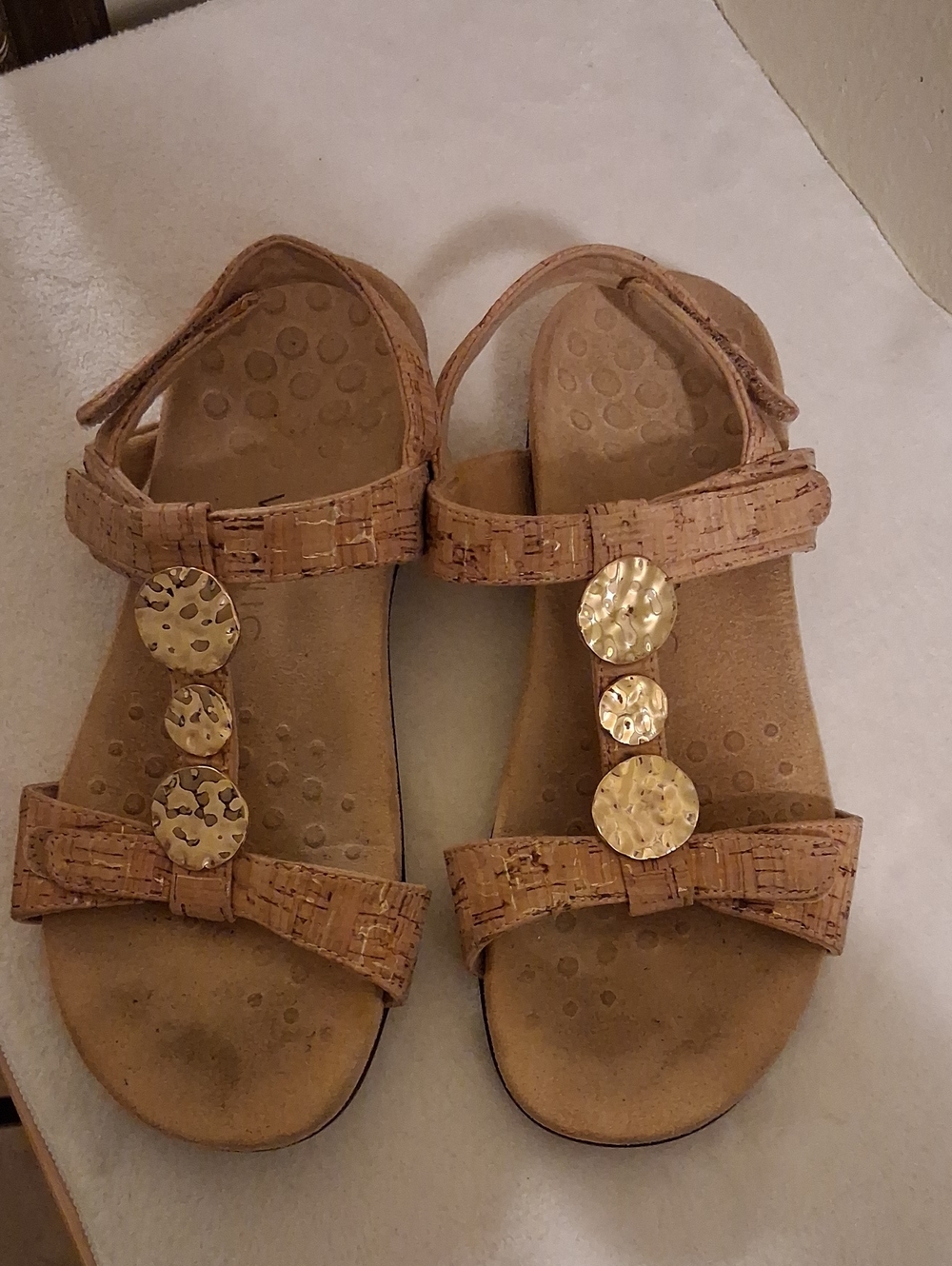 Vionic Tan Cork-Style Sandals with Gold Discs